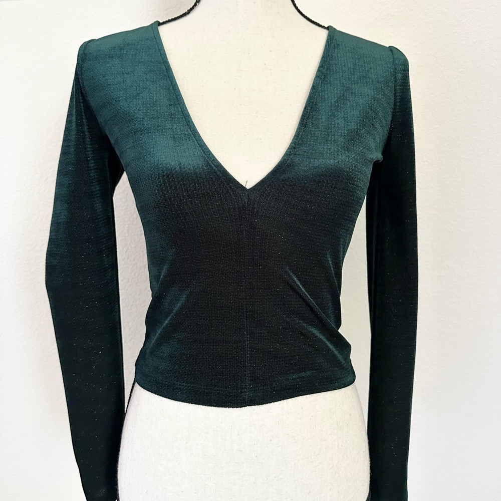 Urban Outfitters Forest Green V-Neck Cropped Long Sleeve Top Women's Size Small